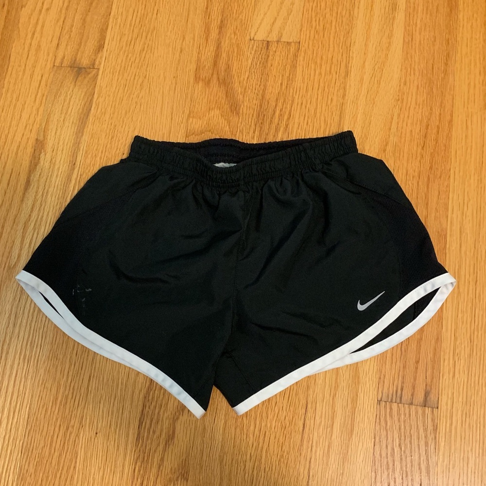 girls size s nike shorts